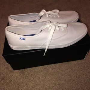 Size 9 white Keds